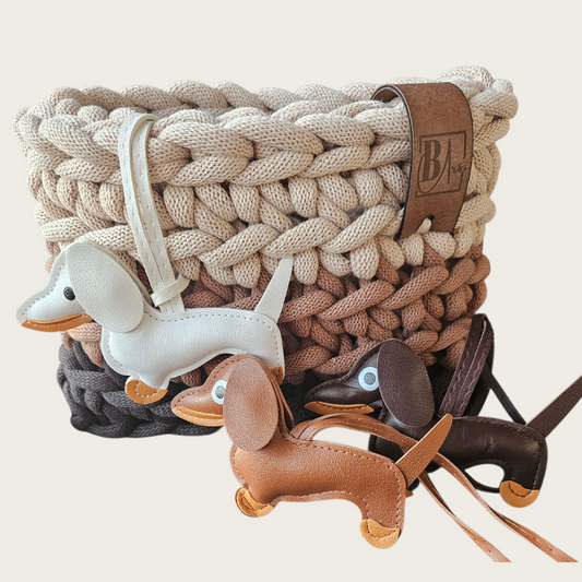 Tassenhanger teckel donker bruin