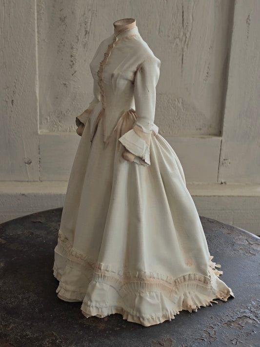 Victoriaanse Jurk op Paspop – Grote Stolpminiatuur – Brocante Display – ca. 19,5 cm