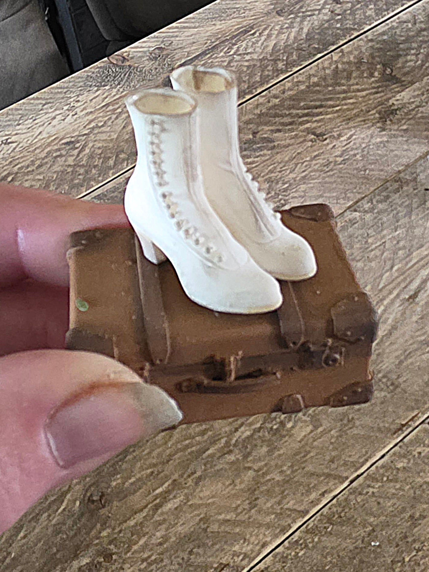 Miniatuur victoriaanse laarsjes wit (Schaal 1:12) Poppenhuis Accessoire/Diorama