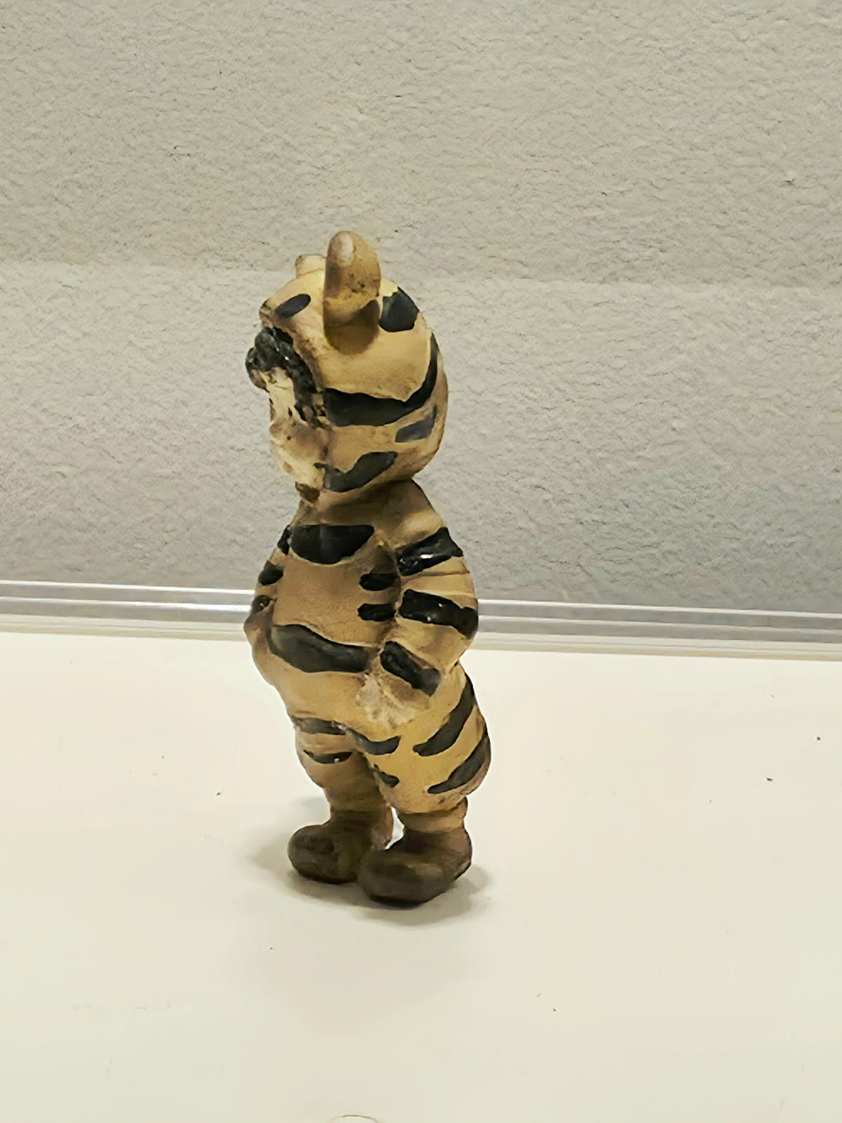Miniatuur Popje in Tijgerpak | Vintage Doll in Tiger Costume | Brocante Miniatuur | Handbeschilderd Resin