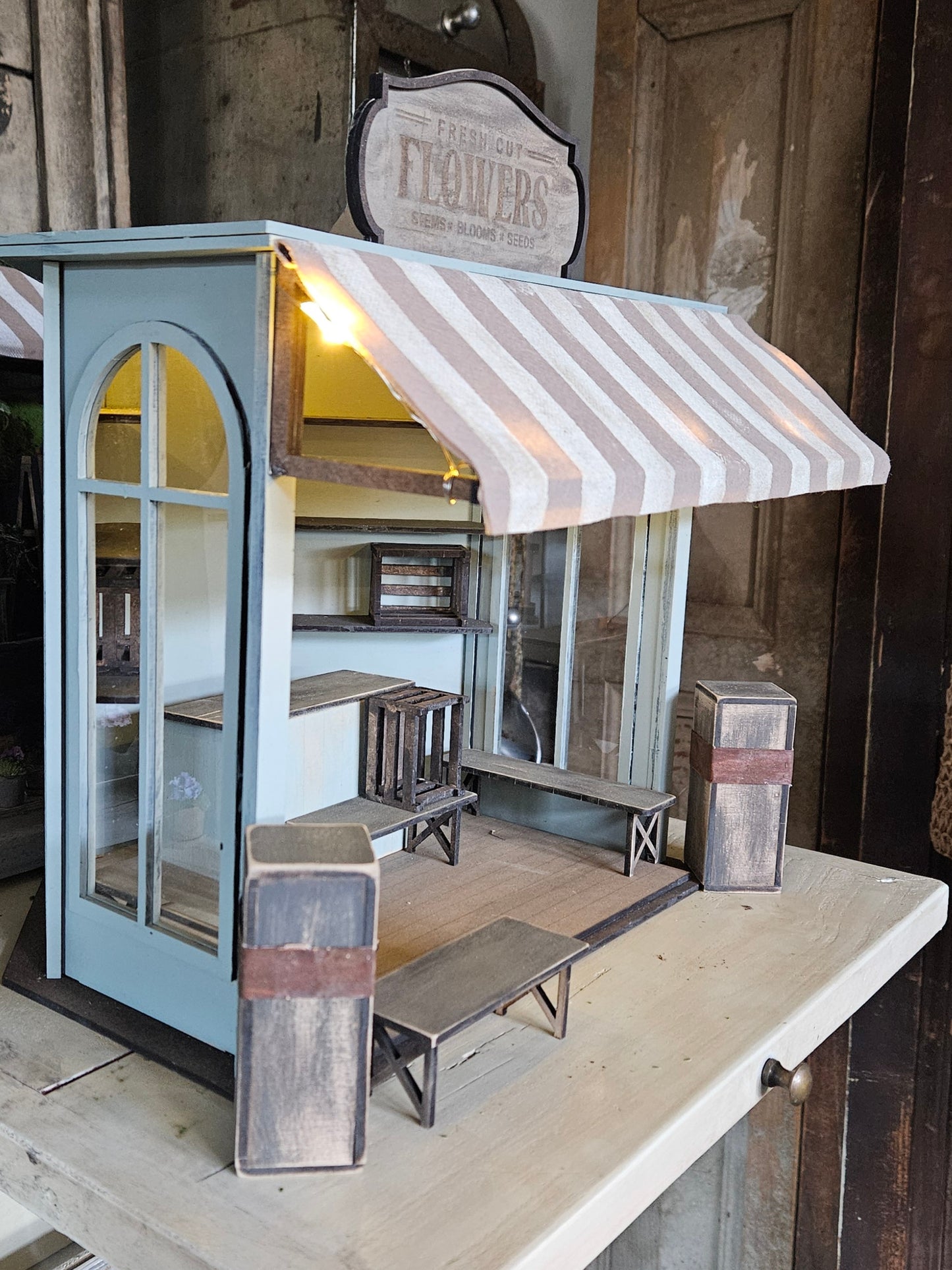 Miniatuur Bloemenkiosk Bouwpakket 1:12 – DIY Modelkit