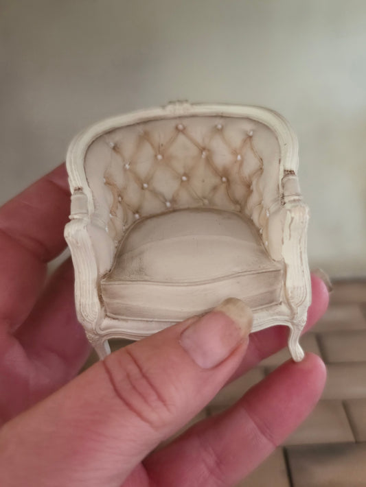 Miniatuur Fauteuil – Handbeschilderde Vintage Stoel – Brocante Poppenhuis Meubel – Shabby Decoratie