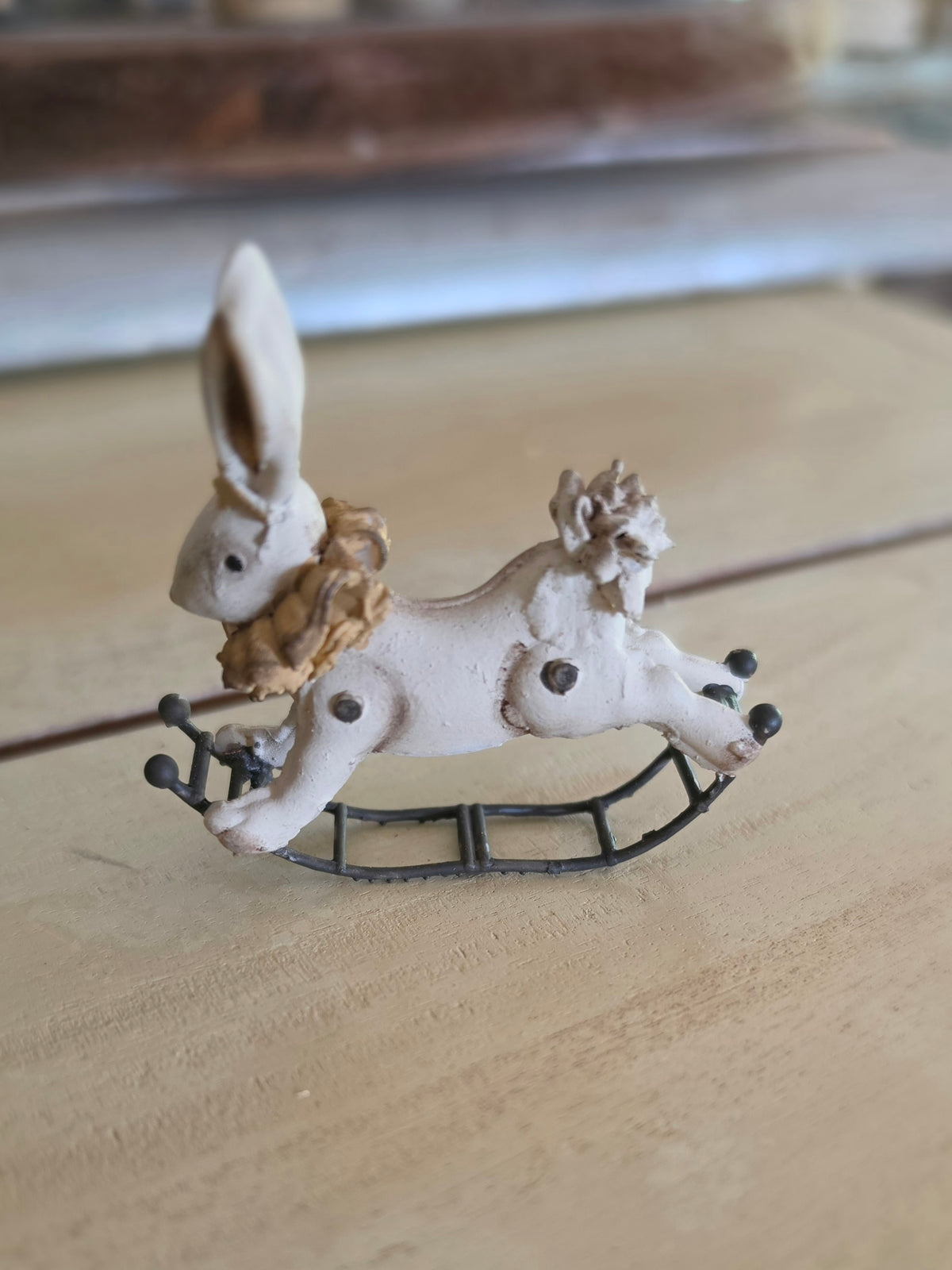 Miniatuur Hobbel Konijn – Handgemaakt in Brocante Stijl