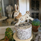 Miniatuur Hobbel Konijn – Handgemaakt in Brocante Stijl