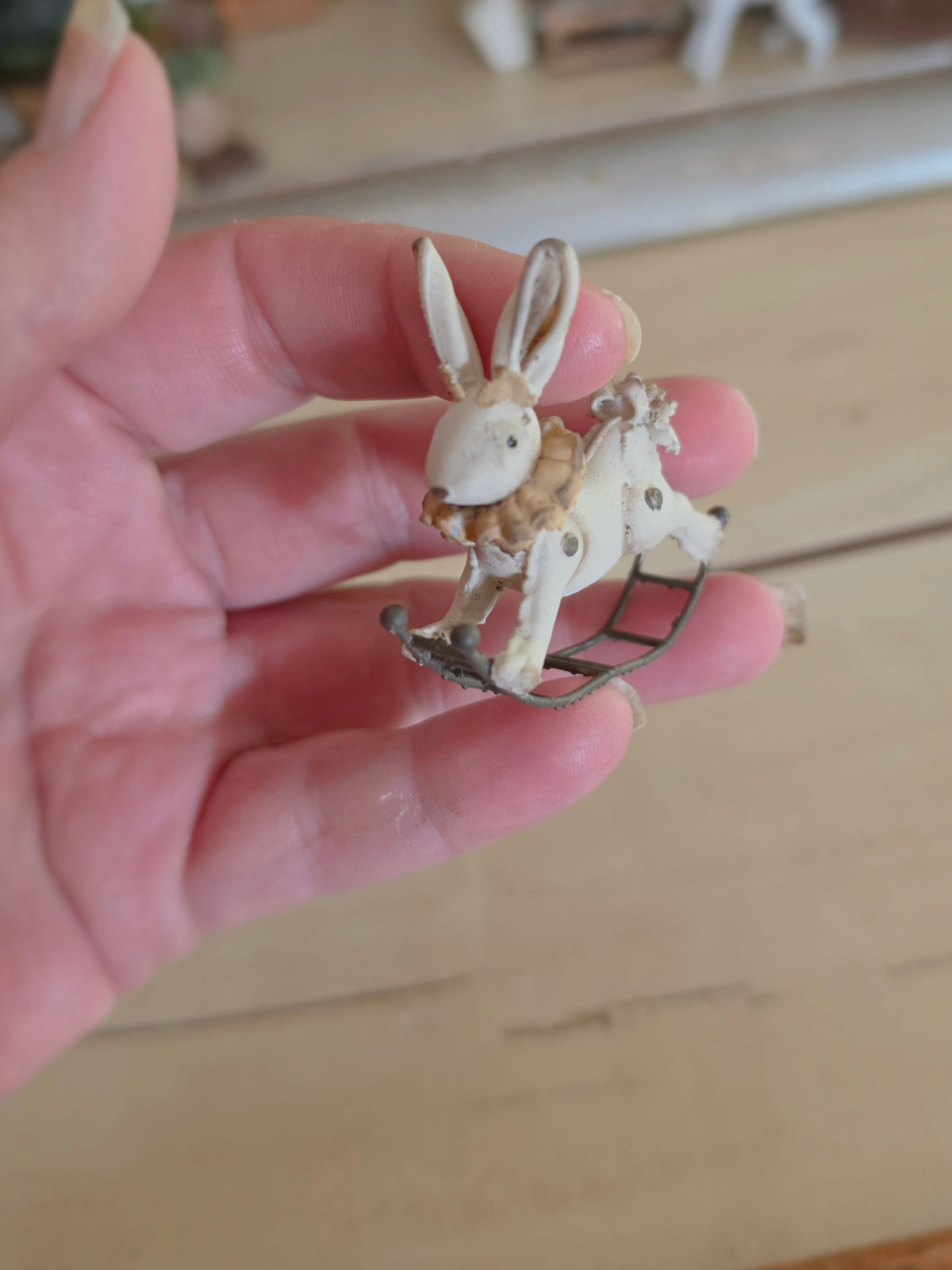 Miniatuur Hobbel Konijn – Handgemaakt in Brocante Stijl