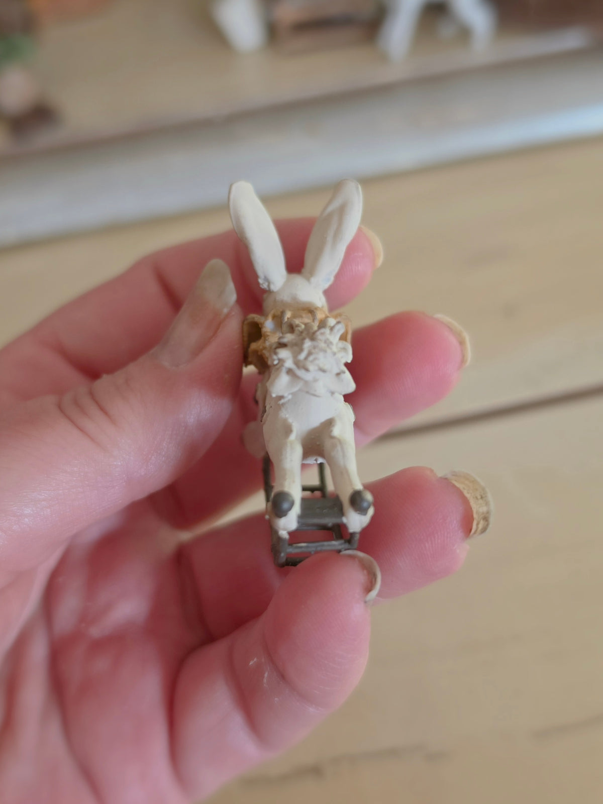 Miniatuur Hobbel Konijn – Handgemaakt in Brocante Stijl