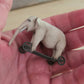 Miniatuur Oude Olifant op Wielen – Handgemaakt in Brocante Stijl 1:12