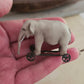 Miniatuur Oude Olifant op Wielen – Handgemaakt in Brocante Stijl 1:12
