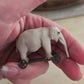 Miniatuur Oude Olifant op Wielen – Handgemaakt in Brocante Stijl 1:12