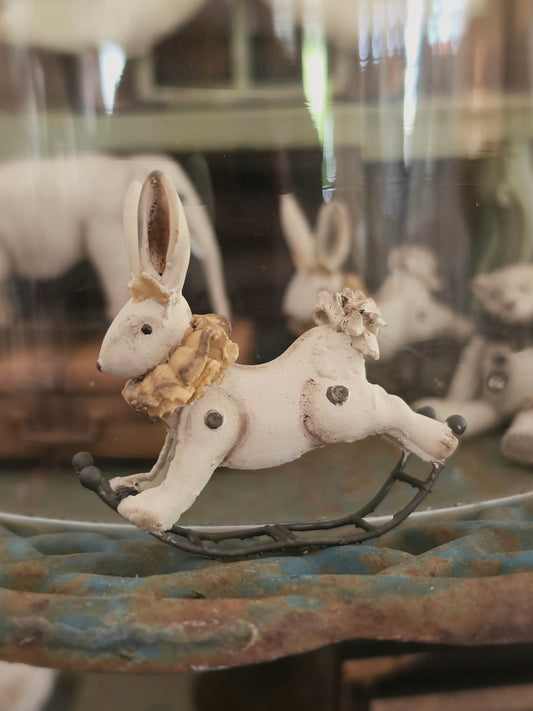 Miniatuur Hobbel Konijn – Handgemaakt in Brocante Stijl
