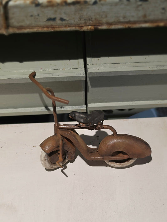 Miniatuur Antiek Verroest Fietsje