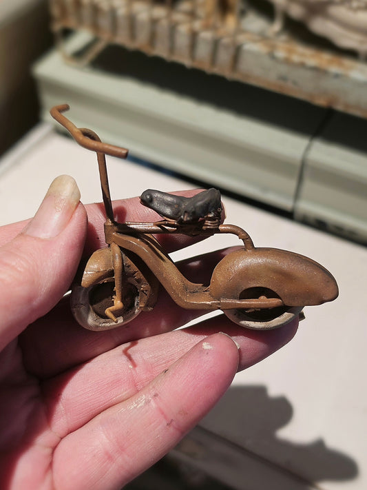 Miniatuur Antiek Verroest Fietsje