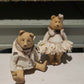 Romantische Miniatuur zittende Beer 1:12 Handgemaakt en Handbeschilderd Uniek Poppenhuis Accessoire