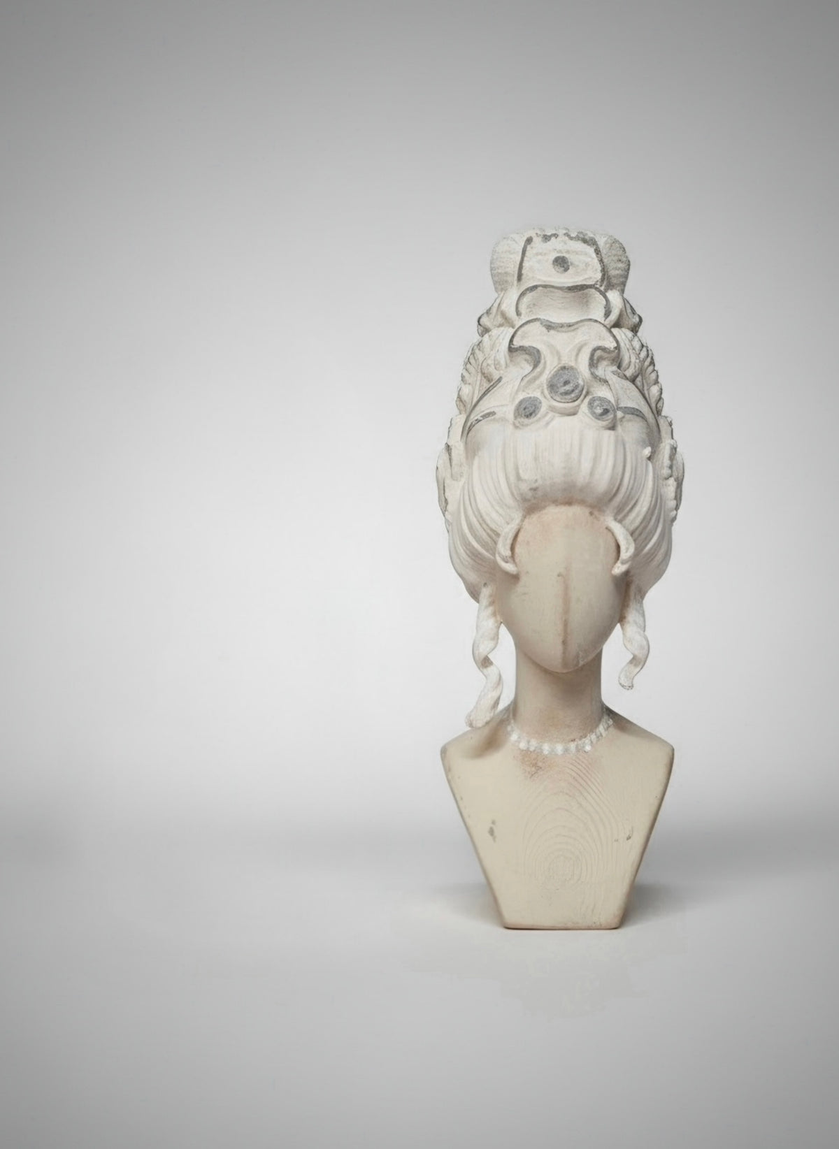 Miniatuur Brocante Hoedenhoofd met Marie Antoinette Pruik 1:12 | Handgemaakt & Handbeschilderd | Resin Paspop | Franse Brocante Poppenhuis Decoratie