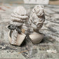 Miniatuur Brocante Hoedenhoofd met Marie Antoinette Pruik 1:12 | Handgemaakt & Handbeschilderd | Resin Paspop | Franse Brocante Poppenhuis Decoratie