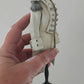 Vintage Militaire Uniformjas op Paspop – Grote Stolpminiatuur – Antieke Stijl – ca. 19 cm