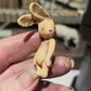 Miniatuur Vintage Konijntje | Antiek Speelgoed Konijn | Brocante Rabbit Miniature | Handbeschilderd Resin Verzamelobject