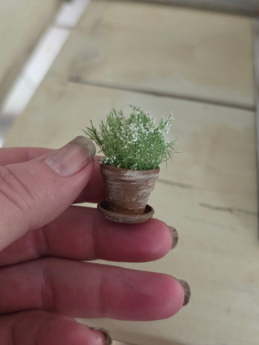 Miniatuur witte Lavendel in Terracotta Pot | Brocante Bloempotje | Handbeschilderd Resin Miniatuur | Vintage Dollhouse Decor