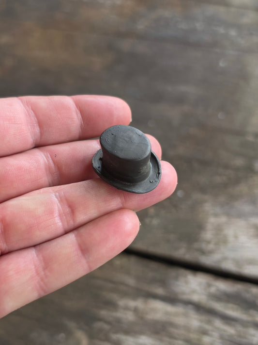 Miniatuur Hoge Hoed | Zwarte Victoriaanse Top Hat | Brocante Miniatuur | Handbeschilderd Resin Decor