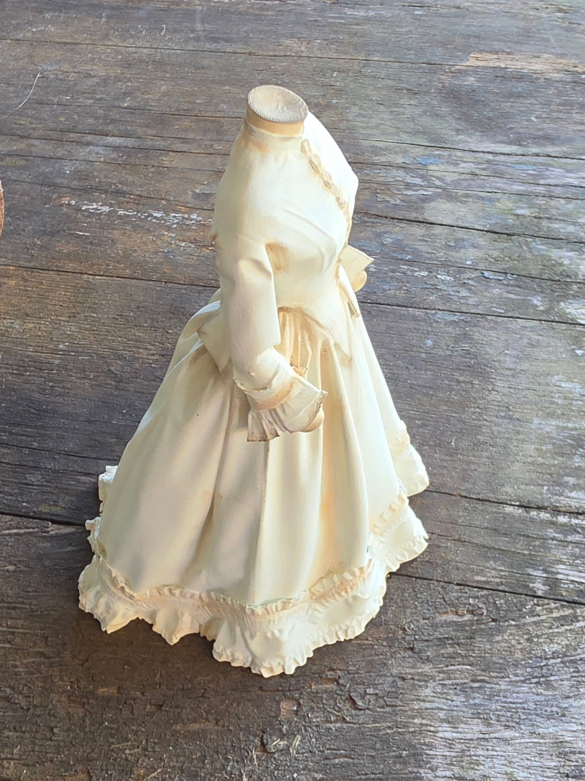 Victoriaanse Jurk op Paspop – Grote Stolpminiatuur – Brocante Display – ca. 19,5 cm