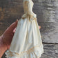 Victoriaanse Jurk op Paspop – Grote Stolpminiatuur – Brocante Display – ca. 19,5 cm