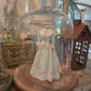 Victoriaanse Jurk op Paspop – Grote Stolpminiatuur – Brocante Display – ca. 19,5 cm