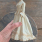 Victoriaanse Jurk op Paspop – Grote Stolpminiatuur – Brocante Display – ca. 19,5 cm