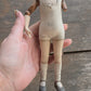 Vintage Paspop – Grote Stolpminiatuur – Antique Doll Display – ca. 19 cm