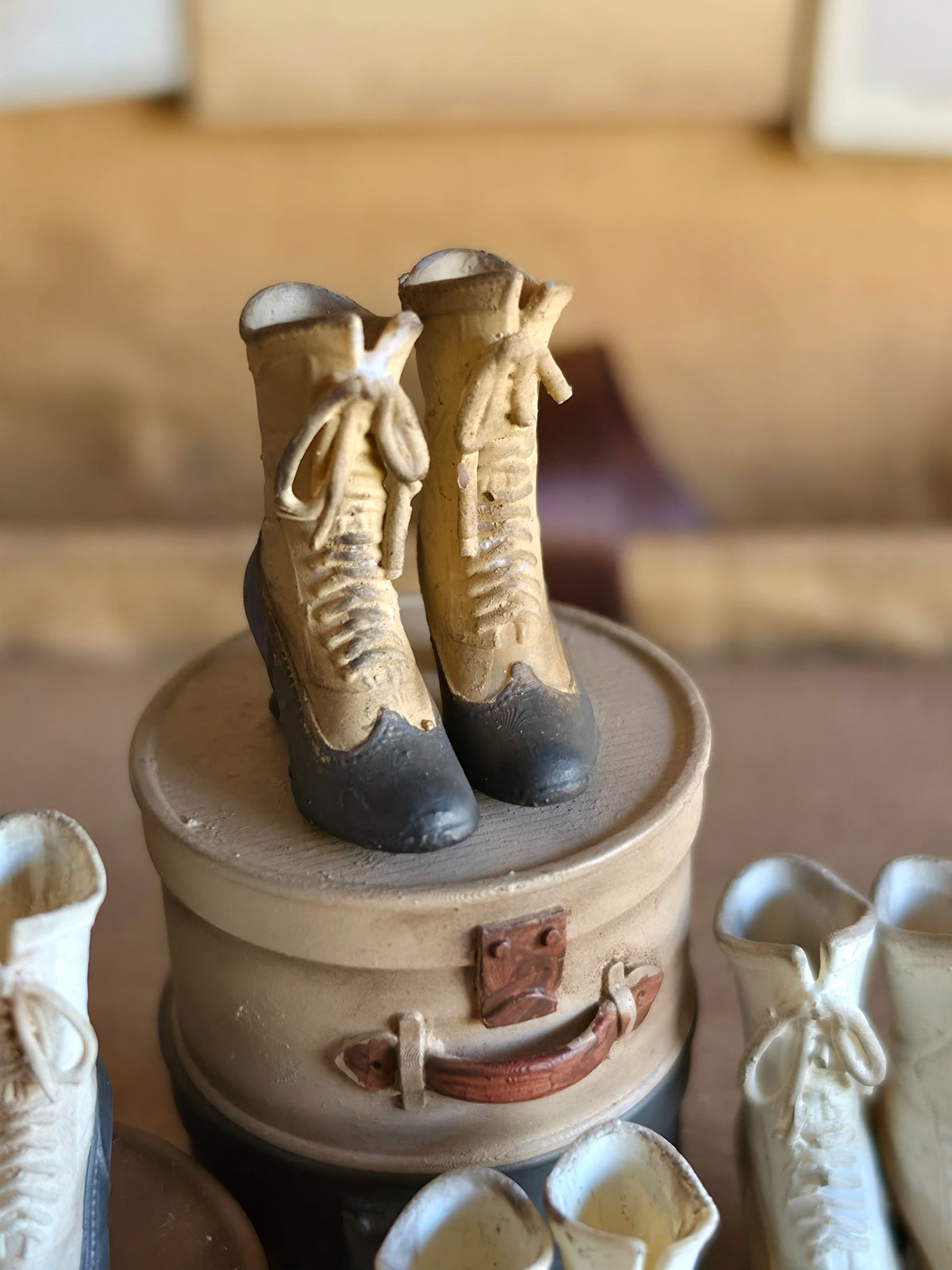 Miniatuur Victoriaanse Laarsjes  – Brocante Charme in Klein Formaat