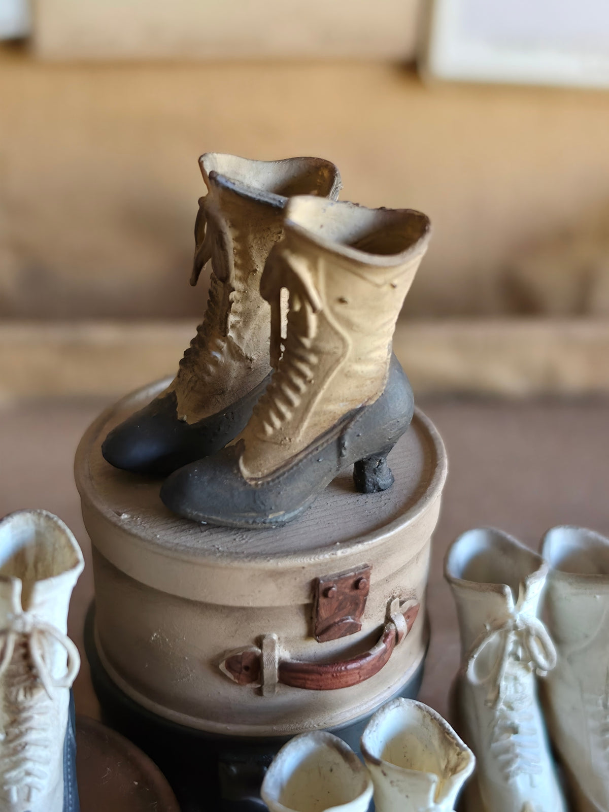 Miniatuur Victoriaanse Laarsjes  – Brocante Charme in Klein Formaat