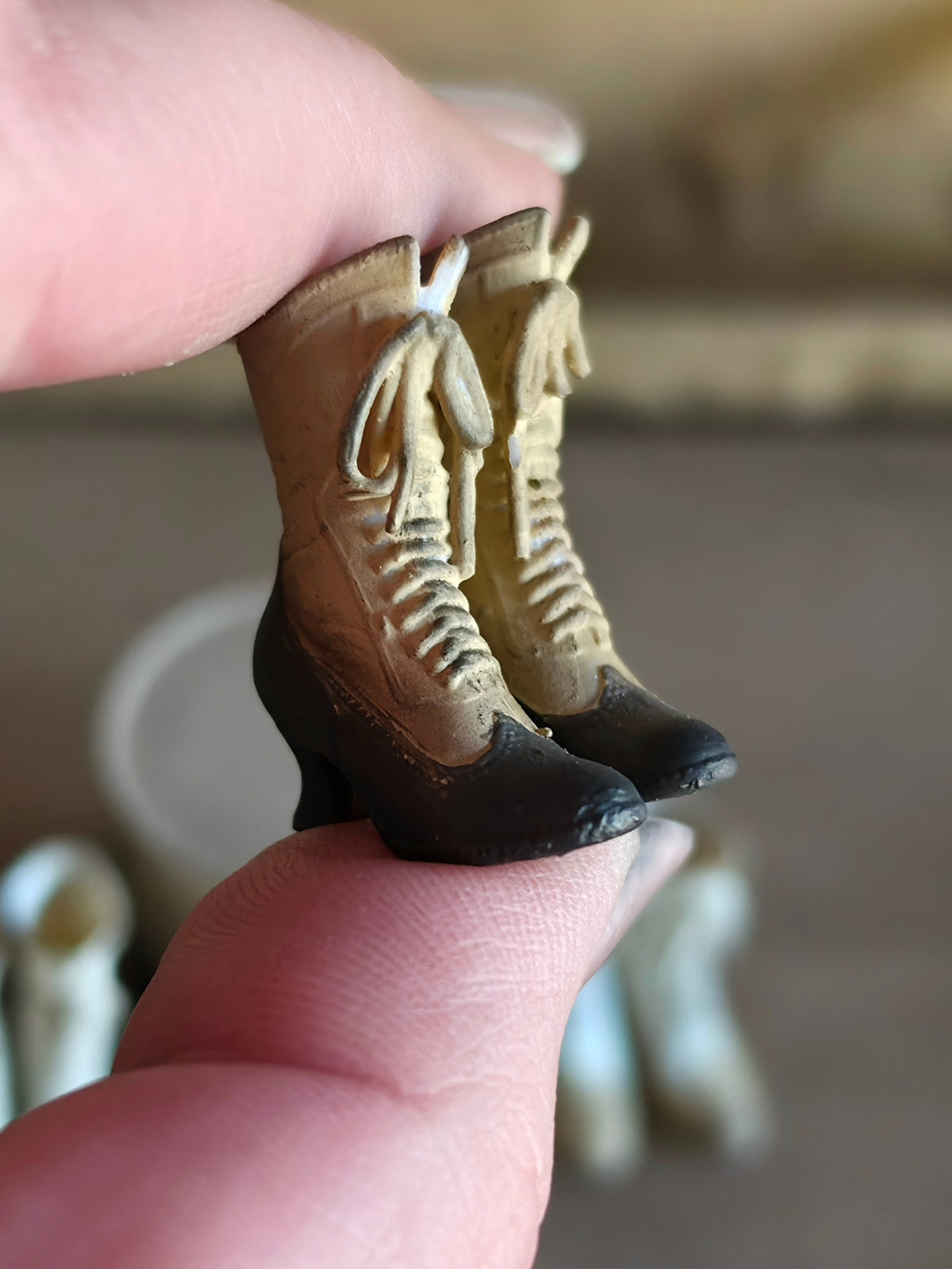Miniatuur Victoriaanse Laarsjes  – Brocante Charme in Klein Formaat