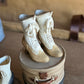 Miniatuur Victoriaanse Laarsjes  – Brocante Charme in Klein Formaat