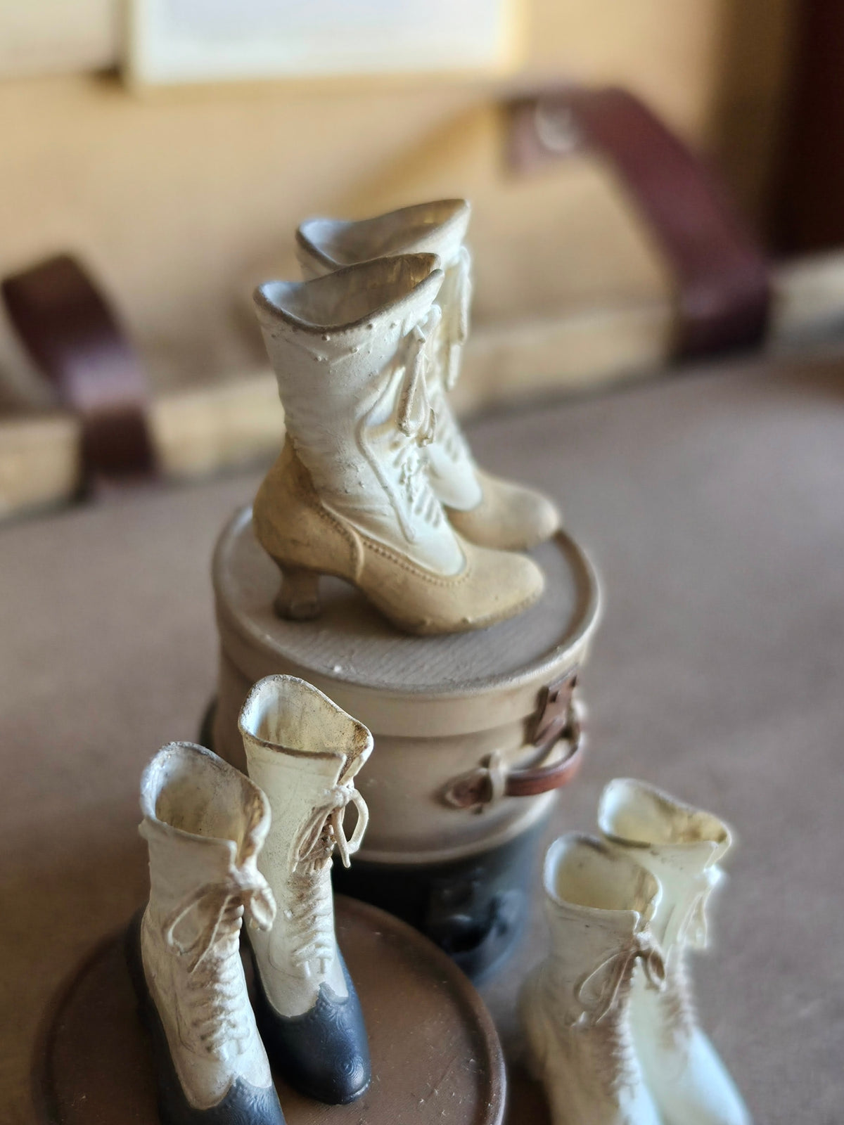 Miniatuur Victoriaanse Laarsjes  – Brocante Charme in Klein Formaat