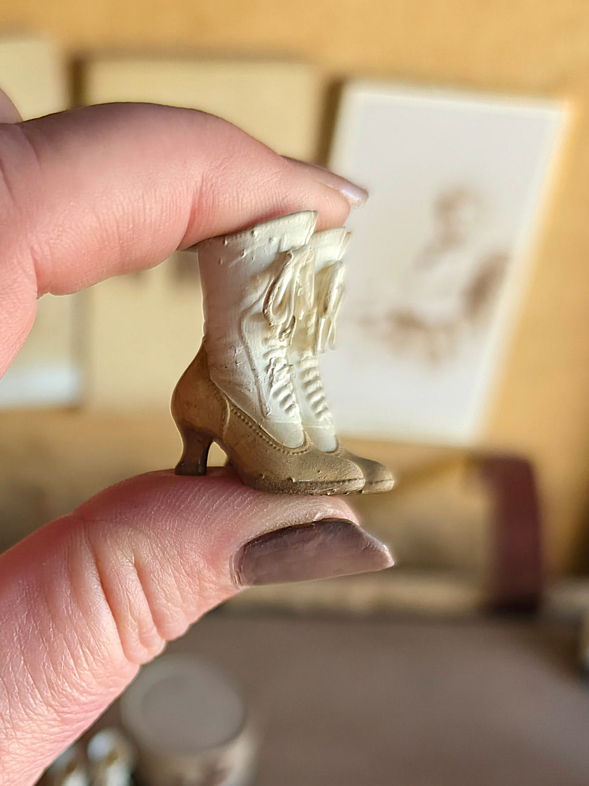 Miniatuur Victoriaanse Laarsjes  – Brocante Charme in Klein Formaat