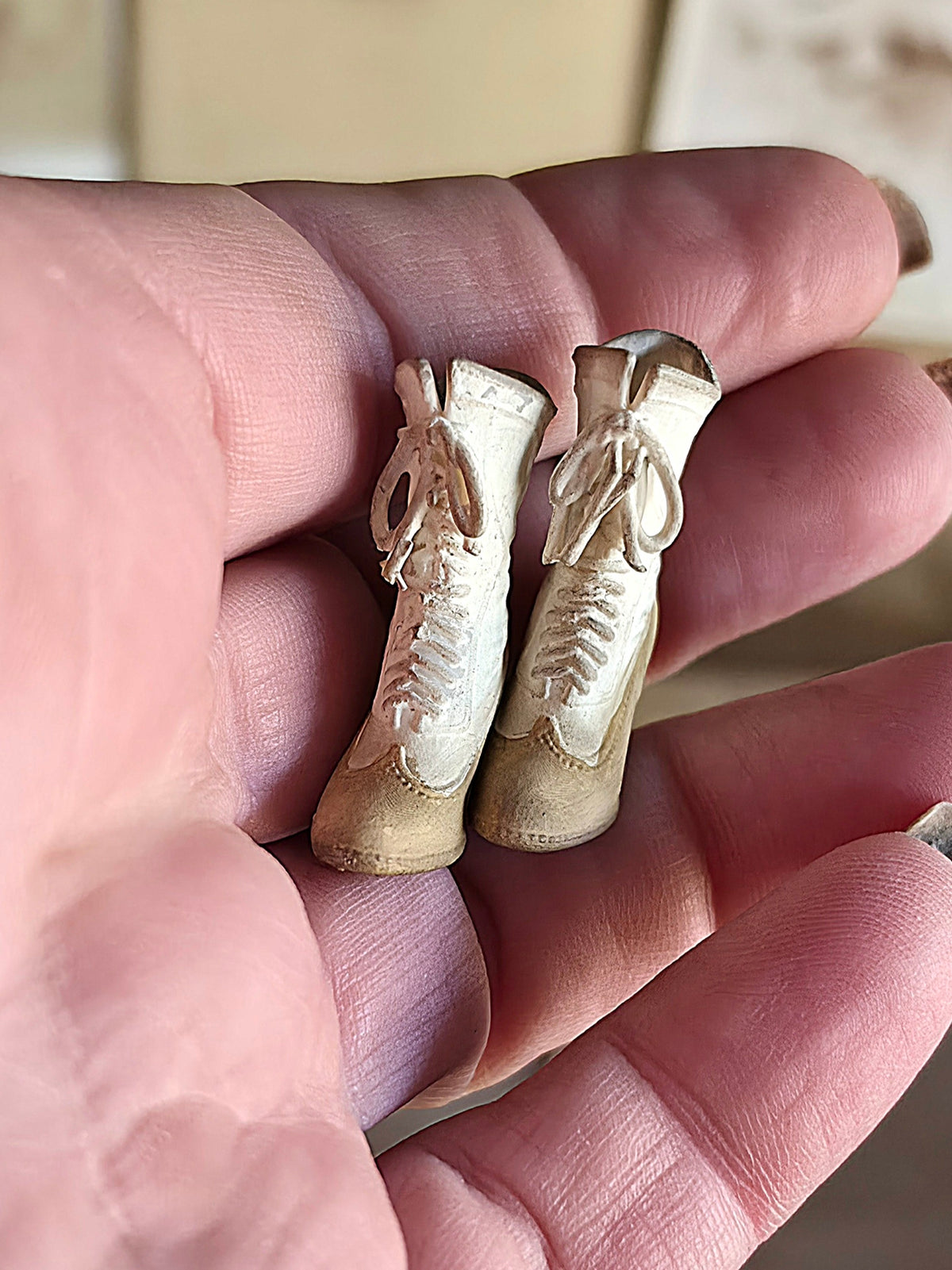 Miniatuur Victoriaanse Laarsjes  – Brocante Charme in Klein Formaat