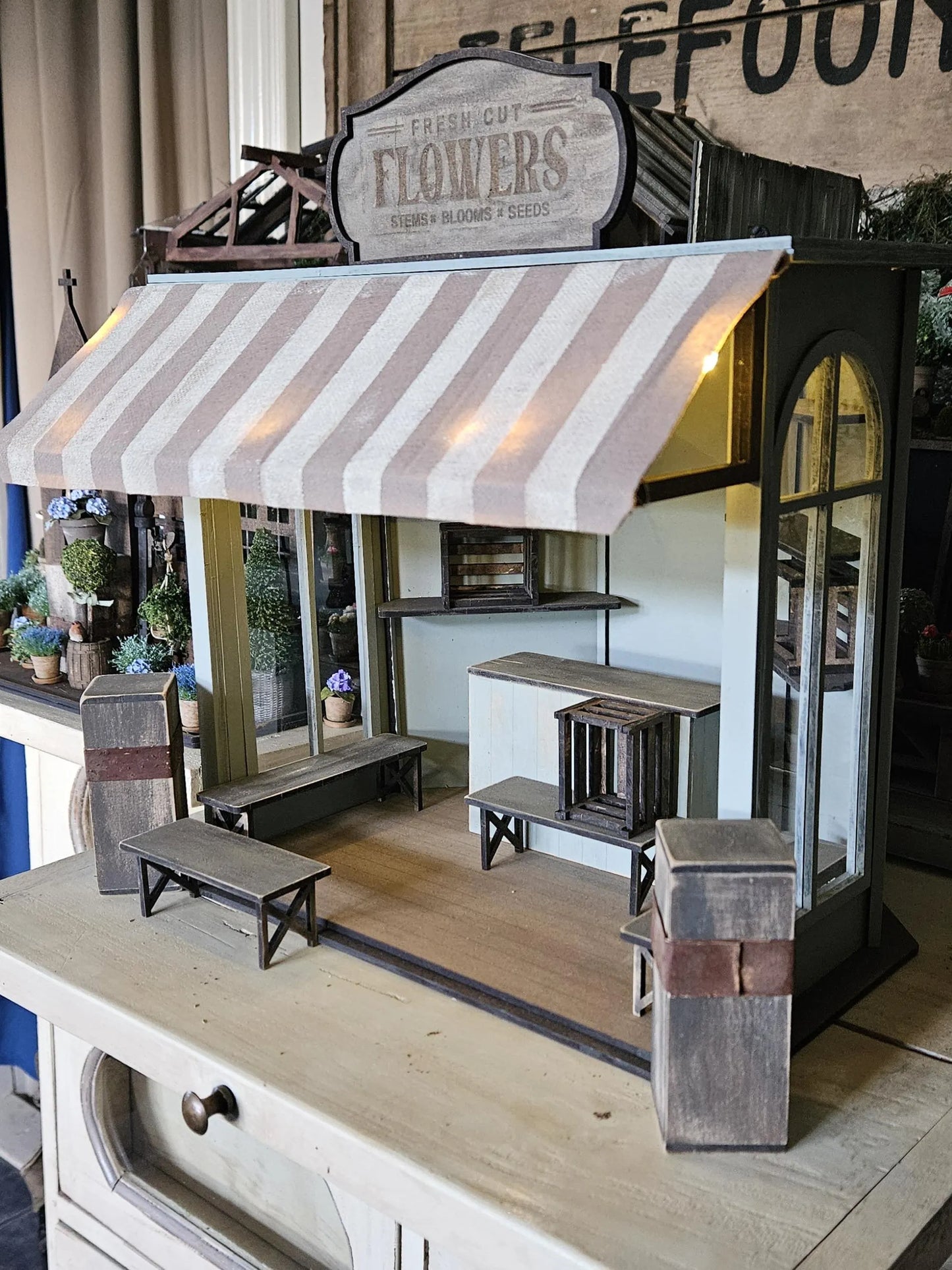Miniatuur Bloemenkiosk Bouwpakket 1:12 – DIY Modelkit
