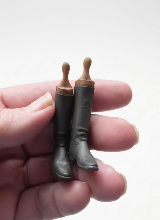 Miniatuur victoriaanse laarzen met houten houders (Schaal 1:12) Poppenhuis Accessoire/Diorama
