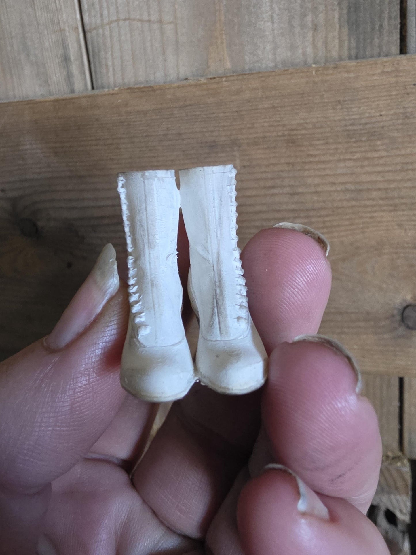 Miniatuur victoriaanse laarsjes wit (Schaal 1:12) Poppenhuis Accessoire/Diorama
