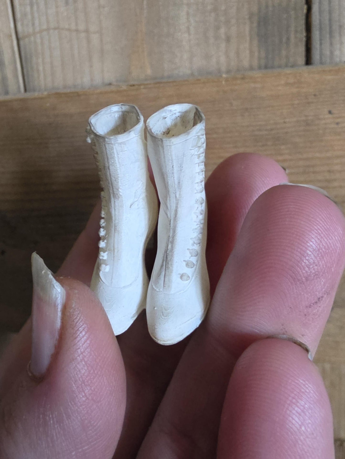 Miniatuur victoriaanse laarsjes wit (Schaal 1:12) Poppenhuis Accessoire/Diorama