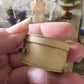 Kleine ronde beige koffer, schaal 1 12, poppenhuis, diorama