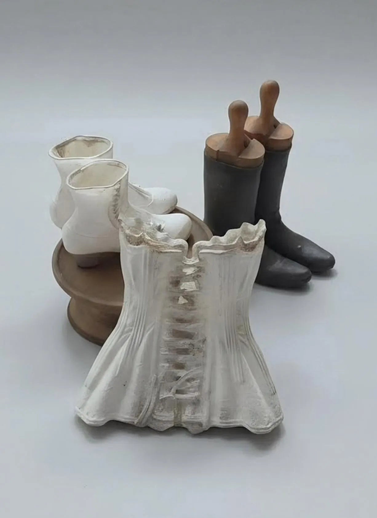 Miniatuur liggend Corset– Schaal 1:12 – Unieke Franse Atelier Decoratie, poppenhuis, diorama