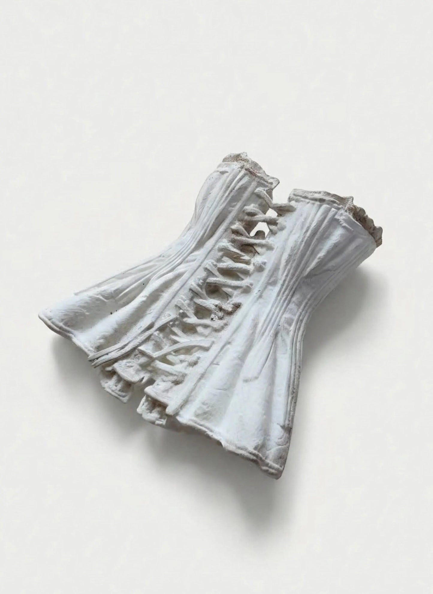 Miniatuur liggend Corset– Schaal 1:12 – Unieke Franse Atelier Decoratie, poppenhuis, diorama