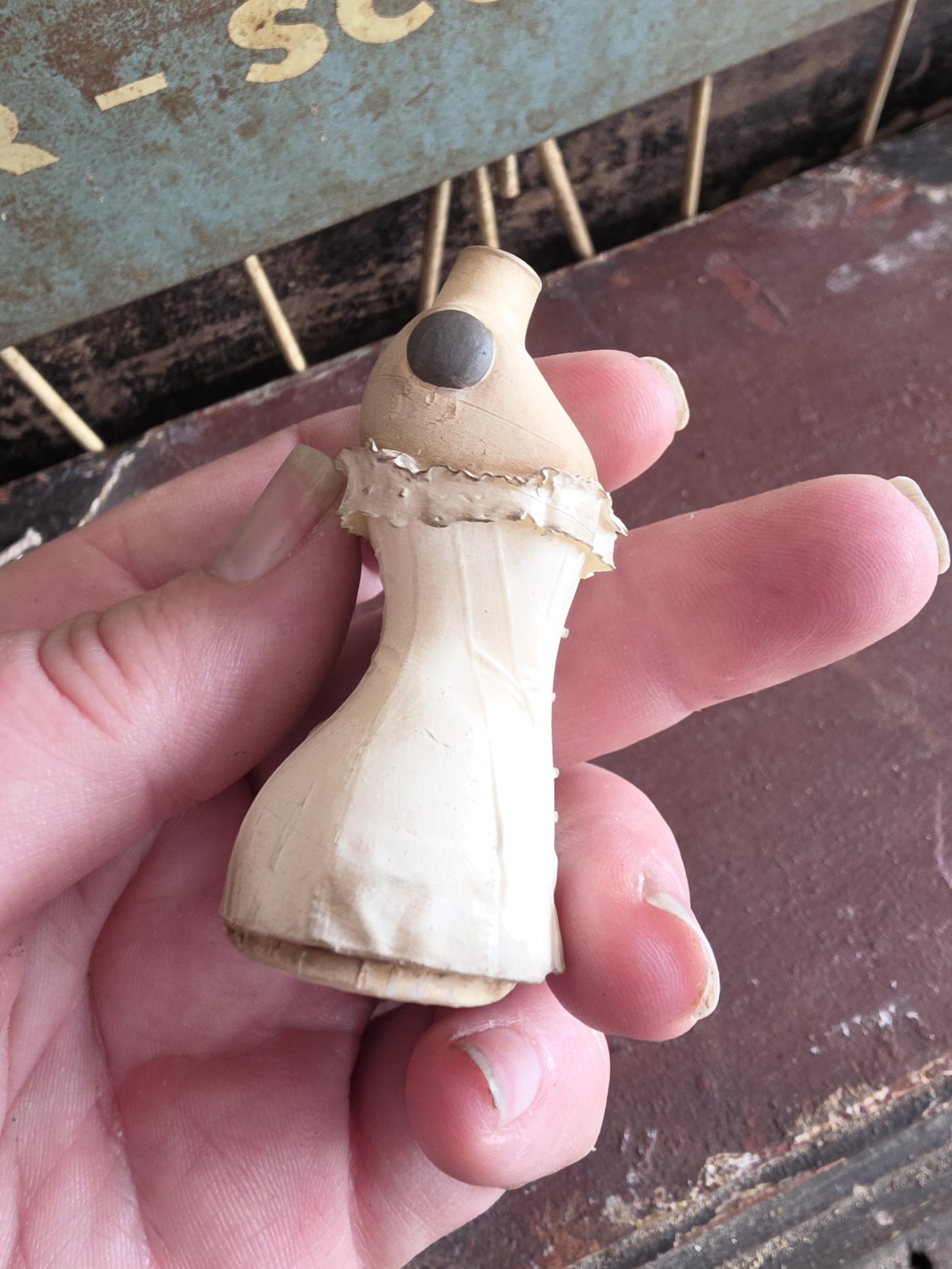 Handbeschilderde Miniatuur Corsetbuste met Offwhite Corset  Schaal 1:12  Unieke Franse Atelier Decoratie, poppenhuis, diorama