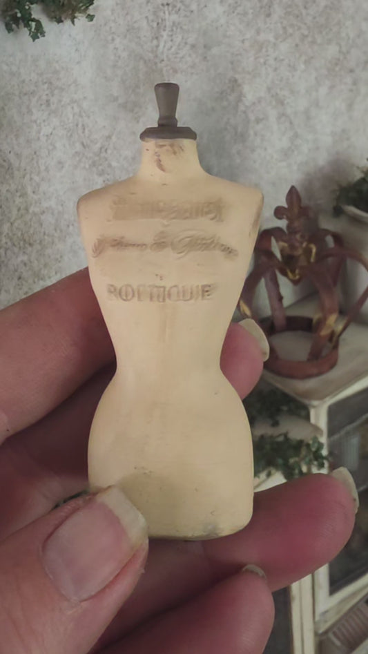 Miniatuur Paspop Buste met Tekst – Brocante Stijl