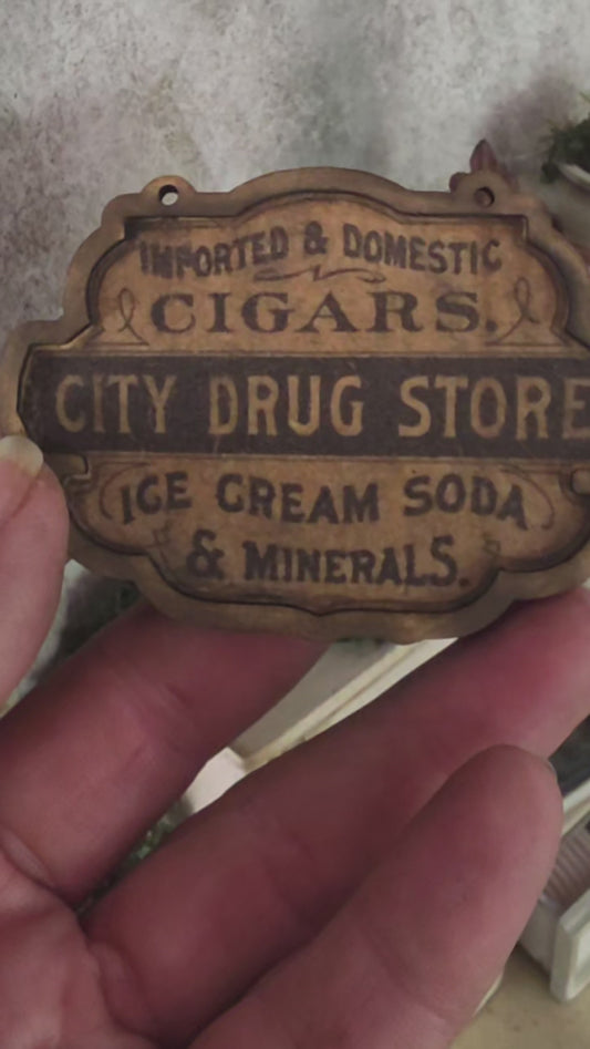 Miniatuur Vintage Reclamebord "Drug Store" – Handgemaakt in Brocante Stijl 1:12