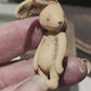 Miniatuur Vintage Konijntje | Antiek Speelgoed Konijn | Brocante Rabbit Miniature | Handbeschilderd Resin Verzamelobject