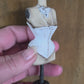 Corset buste met corset en ketting, schaal 1 12, poppenhuis, diorama