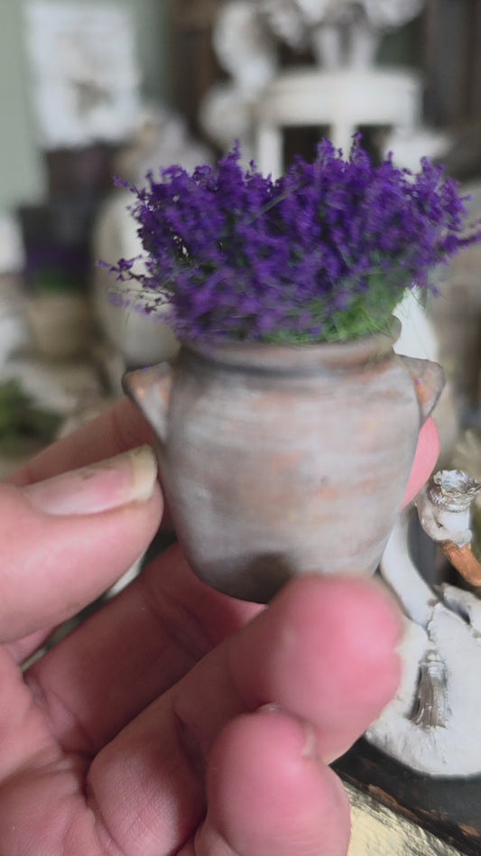 Miniatuur gres pot met lavendel, schaal 1 op 12, poppenhuis, diorama