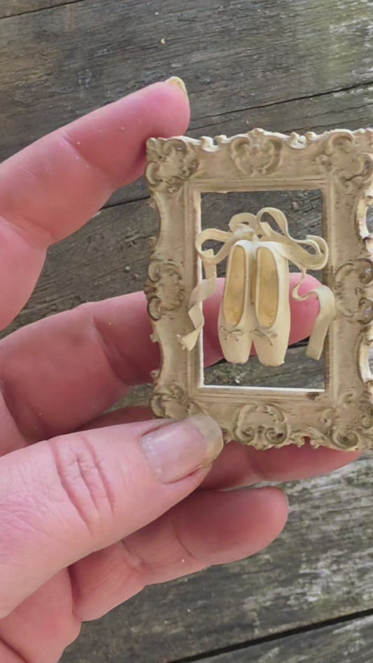 Miniatuur Lijst met Balletspitzen – Romantische Balletdecoratie
