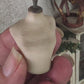 Miniatuur Toonbankbuste met Tekst – Handgemaakt in Brocante Stijl